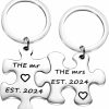 Wholesale FUSTMW Fustmw Couple Wedding Gifts Mr Mrs Est 2024 Keychain Set Newlyweds Gifts Wife Husband Engagement Gifts